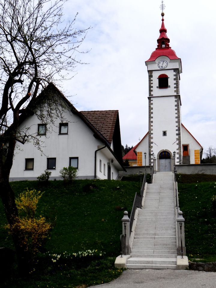 stopnišče do vhoda sv. jakoba v ledinah