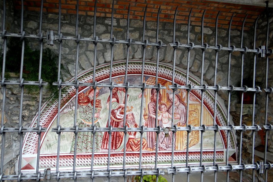 kapela z mozaikom ob cesti na sv. goro