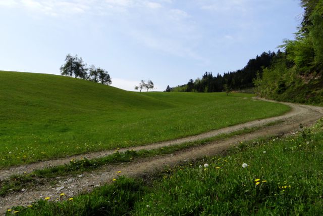 Koča na Ermanovcu-2.5.2014 - foto