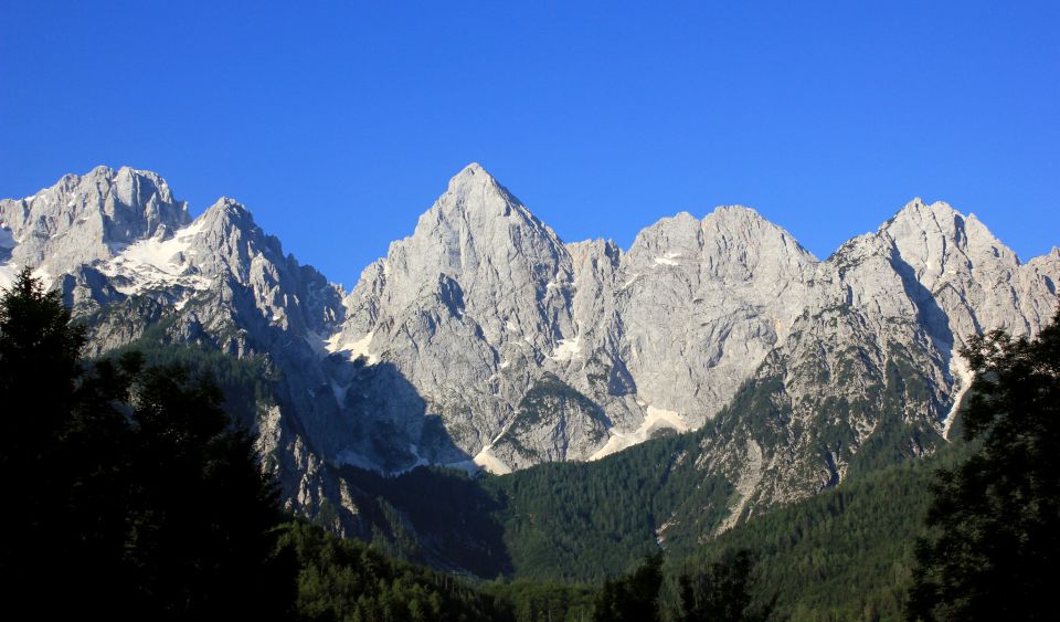 jutranji pogled na špik iz gozd martuljka