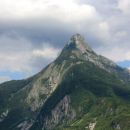 tu smo pa že v bovcu, pogled na markantni svinjak, ki spominja na matterhorn