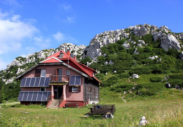 Planinski dom risnjak (schlosserov dom) pod vrhom risnjaka