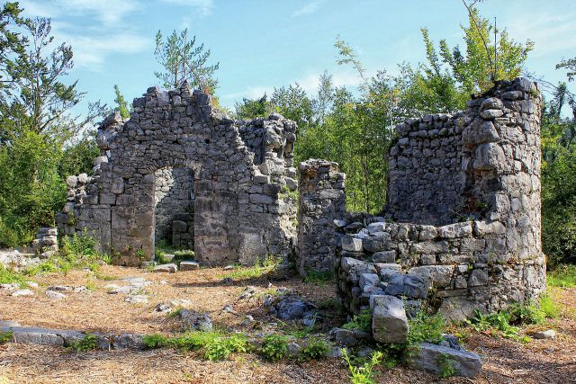 Ruševine cerkve sv. kancijana...