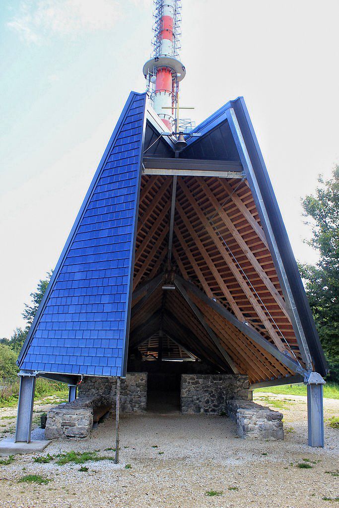 obnovljene ruševine cerkve sv. jere so zaščitene z novo streho