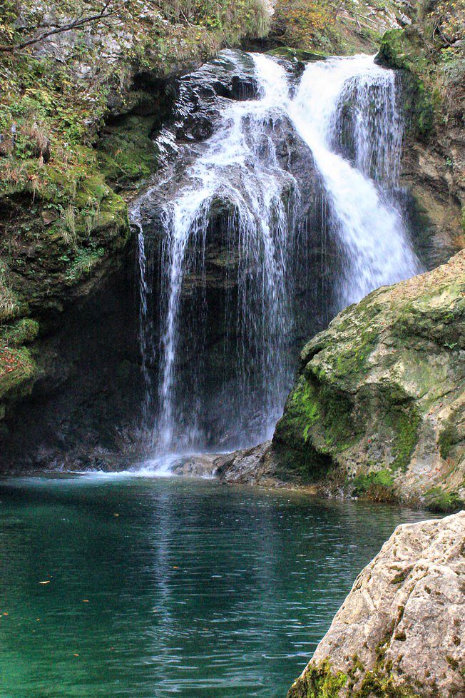 čudovit slap vintgarski šum je največji rečni slap v sloveniji
