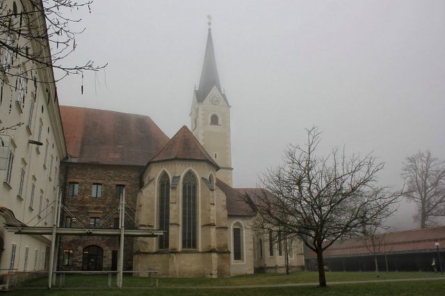Samostanska cerkev