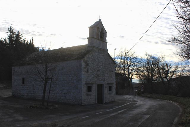 Cerkev v vasi Jezero (San Lorenzo)