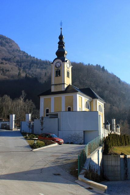 Cerkev v srednji vasi