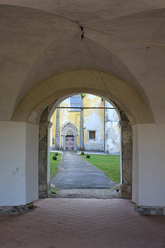 pogled na notranje dvorišče samostana