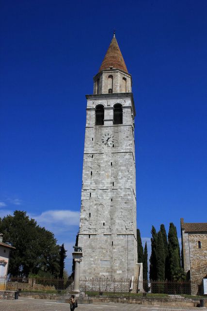 Samostoječi zvonik pri baziliki