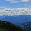 mislim, da je to pogled v smeri slovenije, posameznih gora pa ne prepoznam