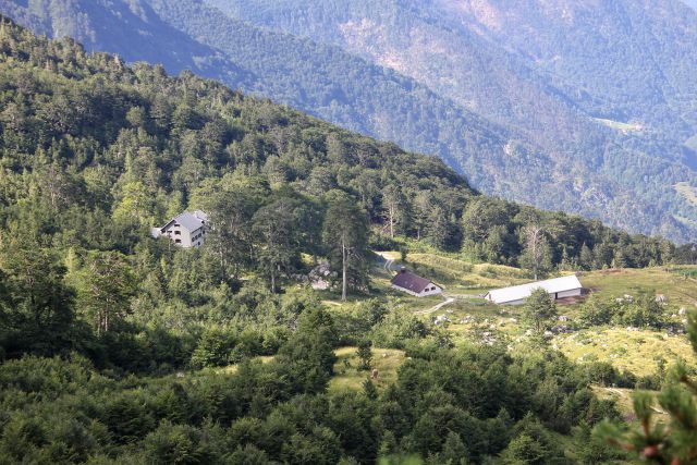 Pogled na planino razor s poti na preval globoko