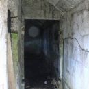 pogled v strašljivo notranjost bunkerja