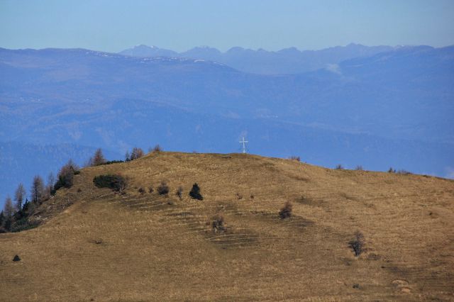 Približan vrh koprivnjaka s križem