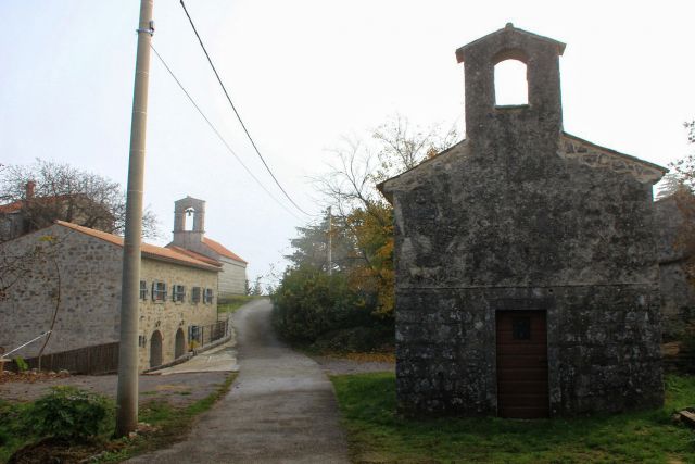 še ena stara kapela/cerkvica v starem delu veprinca