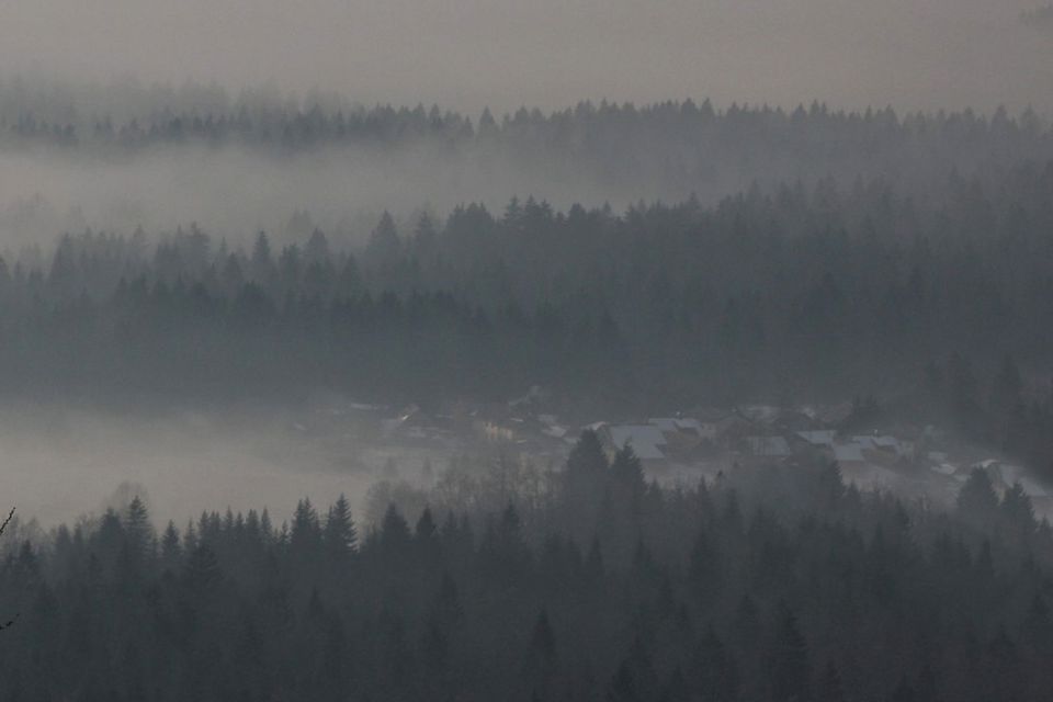 pozneje se megla razredči, vidi se naselje lepovče