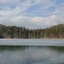 spodnje belopeško jezero, delno zamrznjeno