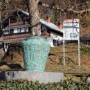 vaška situla: povečana kopija na ogled v kleniku...