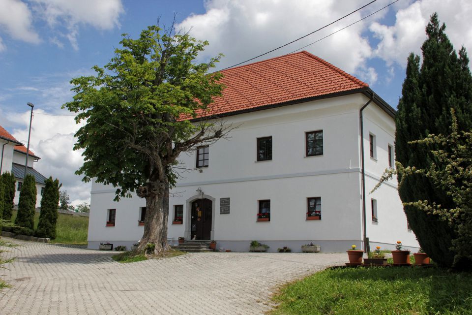 župnijski urad pri sv. Marjeti...