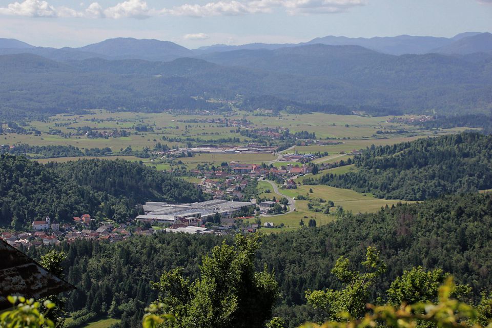 Razgled s Križne gore na Loško dolino...