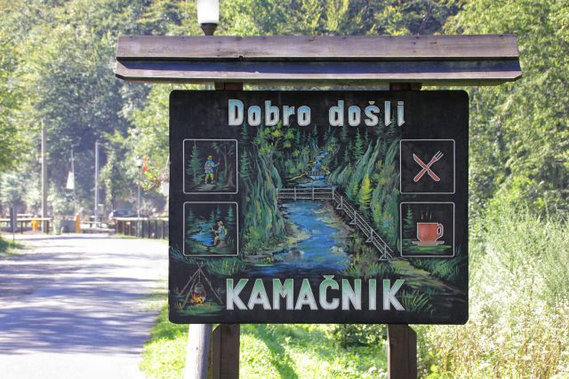 Turistične table v Gorskem kotarju so ročno naslikane