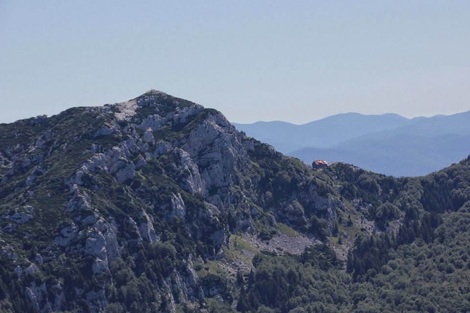 risnjak in pod njim schlosserov dom