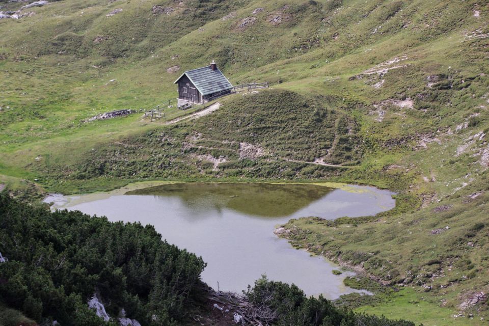 jezero Vodotočnik v obliki srca in pastirska koča