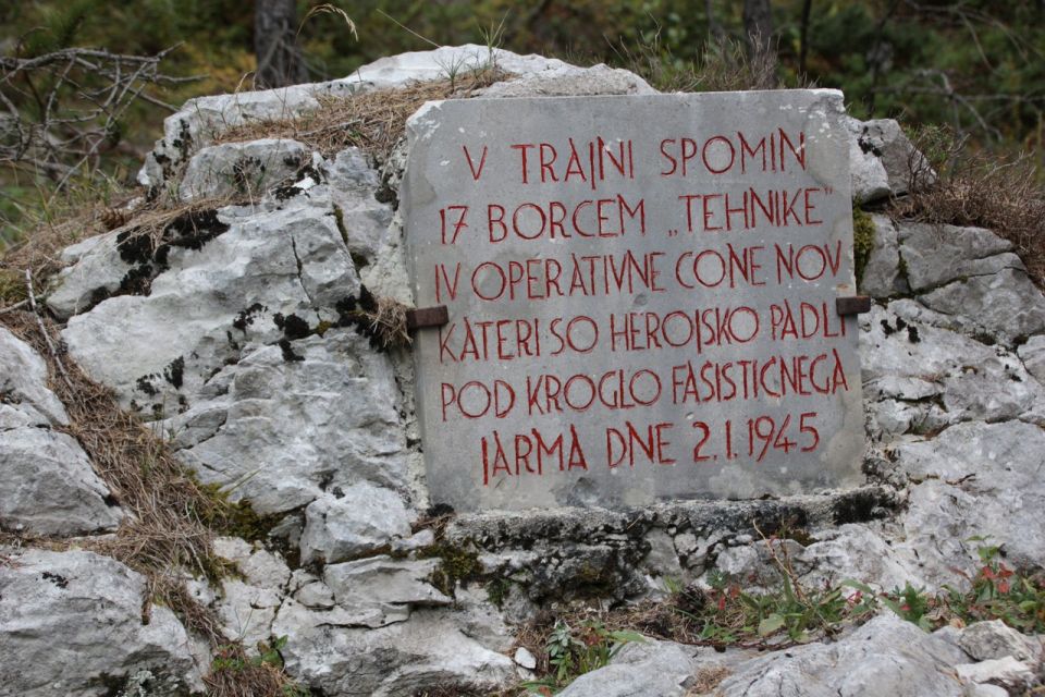 partizanski spomenik nad planino Ravne