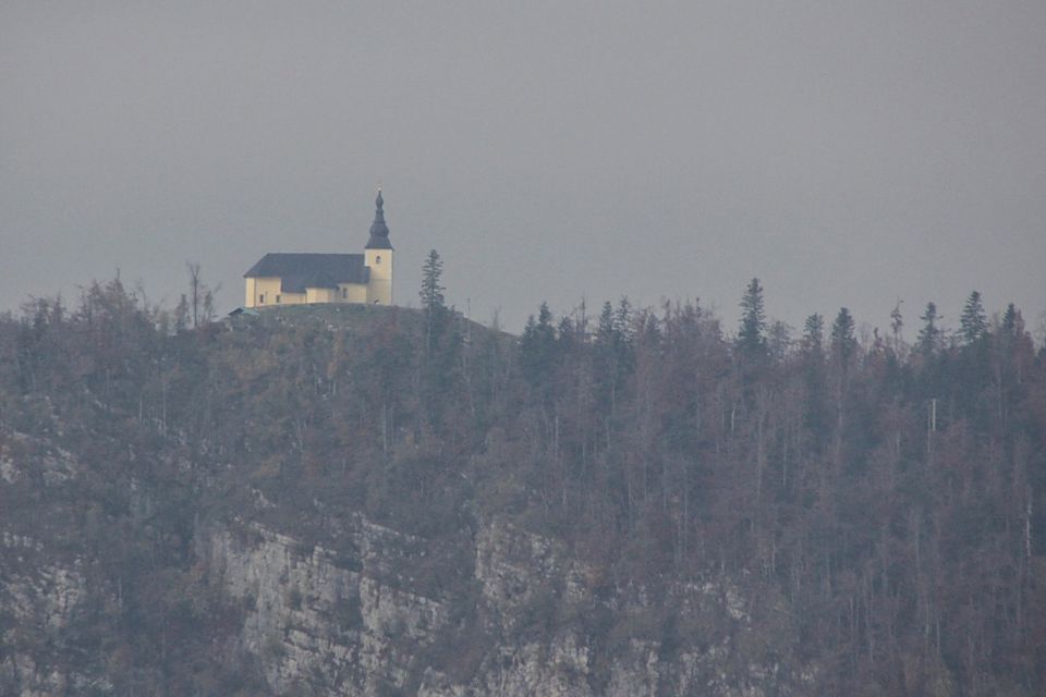 približana cerkev na Sv. Gori