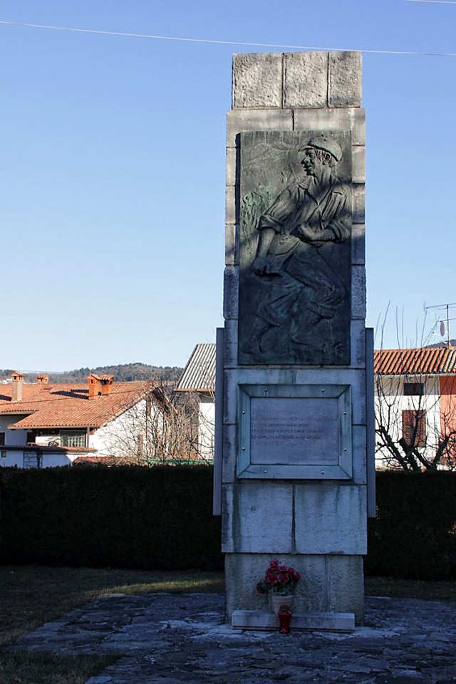 partizanski spomenik v Grgarju