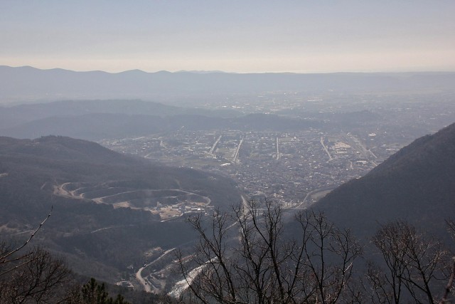 Pogled na Novo Gorico in Gorico s poti na Fančiškov hrib