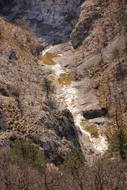 Glinščica spodaj v kanjonu ima zelo malo vode