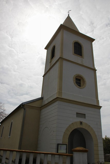 Cerkev v Ledenicah