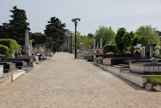 Ogromne površine marmorja na pokopališču