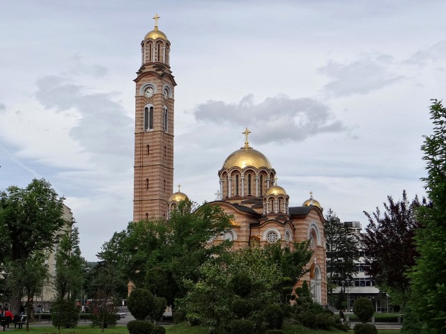 Pogled na cerkev Sv. Trojice v starem mestnem jedru Banja Luke...