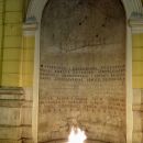 Večni ogenj je spomenik posvečen vojnim in civilnim žrtvam