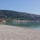 začetek poti na plaži v Baški