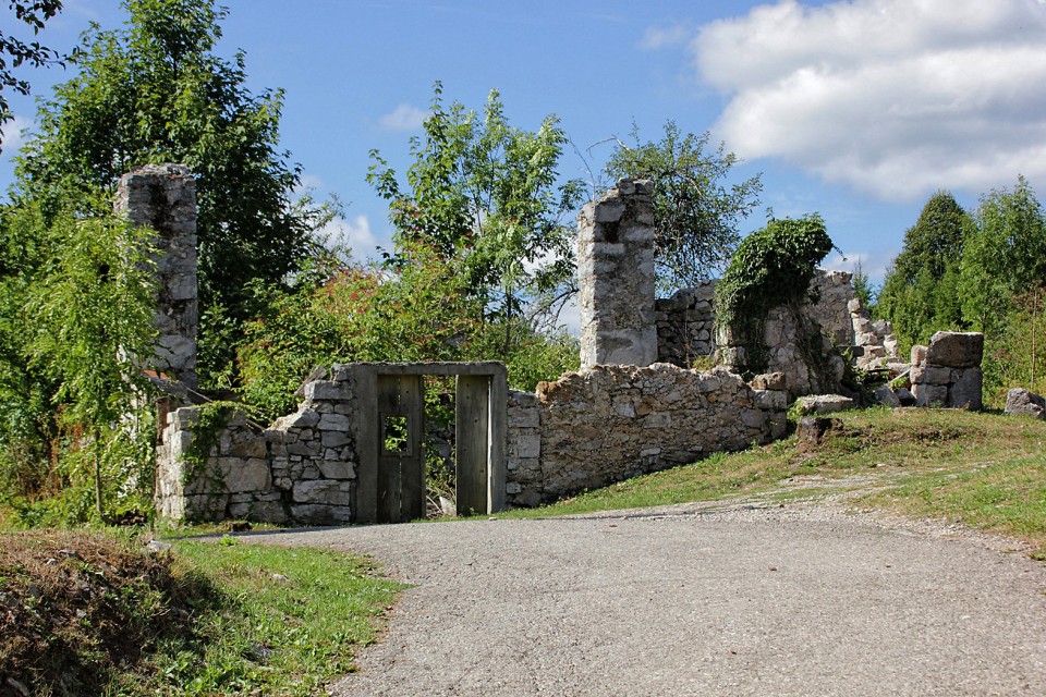 ruševine v moravičkih selih