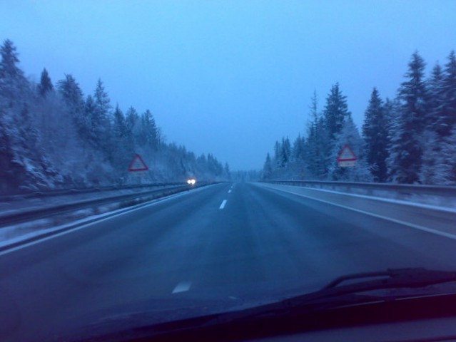 Od zadaj neprej ;) 

na poti domov je bila cesta bela...