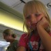 Klara na avionu.